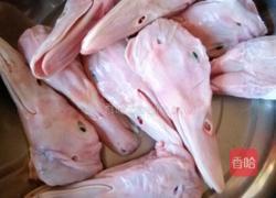 麻辣干锅鸭头的做法图解1