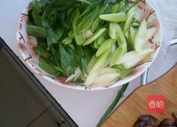 蒜苗炒腊肉的做法图解1