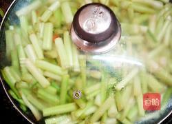 素炒水芹的做法图解7