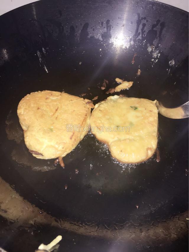 炸至金黄色捞出即可食用！