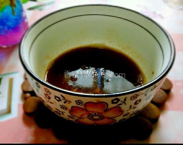 加入蒜蓉酱油，可以借鉴我之前的菜谱“自制蒜蓉酱油”
