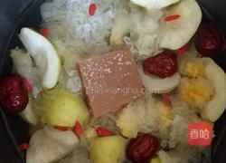 银耳雪梨糖水的做法图解2