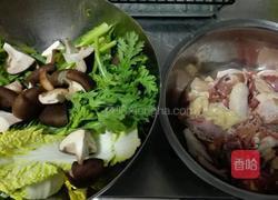 清炖三黄鸡的做法图解1