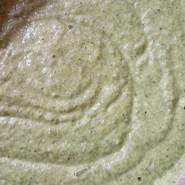 加1勺盐 半勺椒盐 1杯清水搅成稀糊状