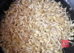 黄豆芽炒粉丝的做法图解2