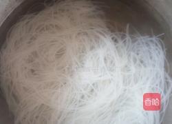 黄豆芽炒粉丝的做法图解3
