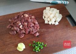 清汤牛肉炖萝卜的做法图解1