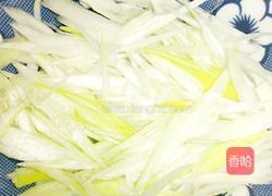 凉拌大葱的做法图解1