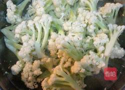 有机菜花炒肉的做法图解2