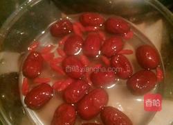 红枣银耳小米粥的做法图解2