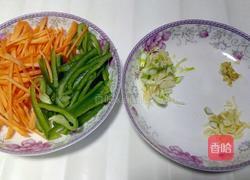 豆芽菜炒肉的做法图解2