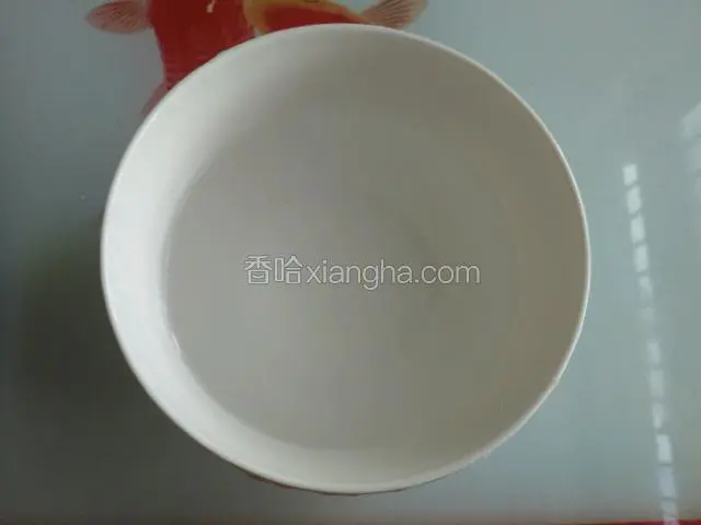 准备半碗清水，留着粘春卷皮