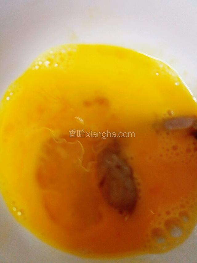 沾上蛋液（然后重复7和8一次  就是再沾一次淀粉和蛋液）
