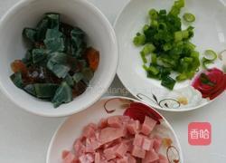 皮蛋火腿粥的做法图解3