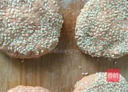Illustration of making glutinous rice and sesame cakes 4