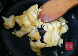 五彩蛋炒饭的做法图解2