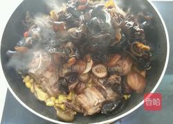 家常排骨黄豆煲的做法图解7