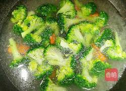 西兰花烩虾仁的做法图解4