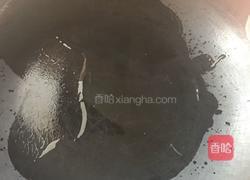 大蒜炒腊肉的做法图解2