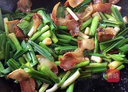 大蒜炒腊肉的做法图解5