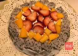 抹茶榴莲草莓芒果火龙果千层蛋糕的做法图解2