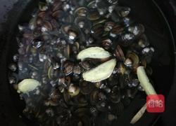 韭菜炒蚬肉的做法图解6
