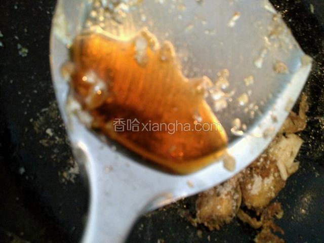 放醋，白糖，白酒，生抽，盐和花椒粉，