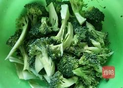 爆炒西兰花的做法图解1