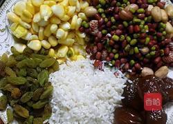 香甜菠萝糯米饭的做法图解1