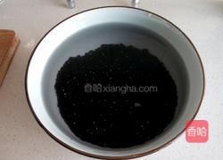 三黑果干枸杞粥的做法图解1