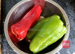 青红椒炒肉丝的做法图解1