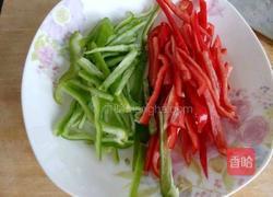 青红椒炒肉丝的做法图解2