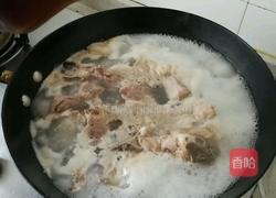 红萝卜玉米骨头汤的做法图解4