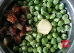 猪腰炒麦豆的做法图解1