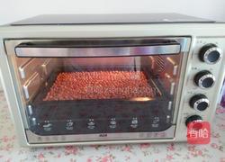 草莓味花生牛轧糖的做法图解1