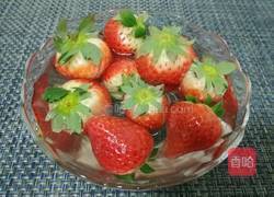 雨中草莓玫瑰的做法图解1