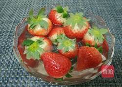 雨中草莓玫瑰的做法图解2