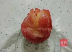 雨中草莓玫瑰的做法图解4
