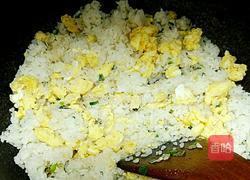 腊肠鸡蛋炒饭的做法图解7