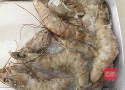 豆腐牛油果虾仁的做法图解2