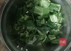 青椒炒辣香肠的做法图解3