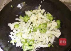 干锅有理腊肉菜花的做法图解1