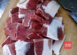 猪肉丸子的做法图解1