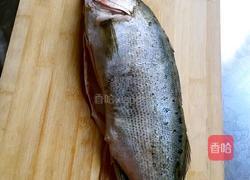 油淋鲈鱼的做法图解1