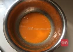 胡萝卜汁戚风蛋糕的做法图解2