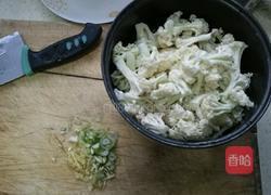 清炒花菜的做法图解1