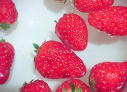 虾仁草莓爱心早餐的做法图解2