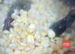 虾仁草莓爱心早餐的做法图解3