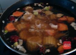 玉米枸杞红枣大骨头汤的做法图解5