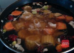 玉米枸杞红枣大骨头汤的做法图解6